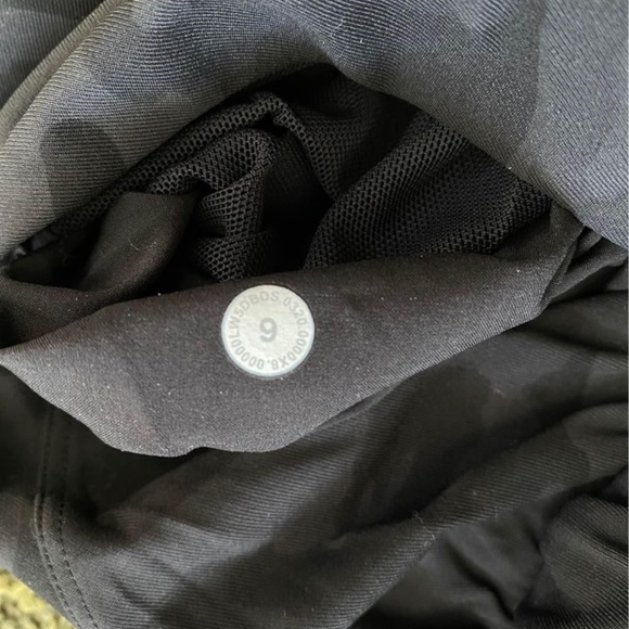 Lululemon High-Rise 7/8 Pants - Picture 2 of 3